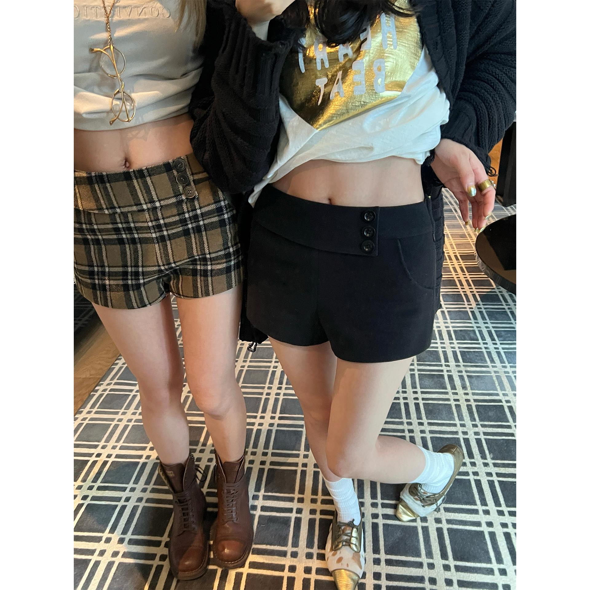 区区欧阳 呢料a字短裤女秋季2025新款复古显瘦休闲裤低腰辣妹热裤