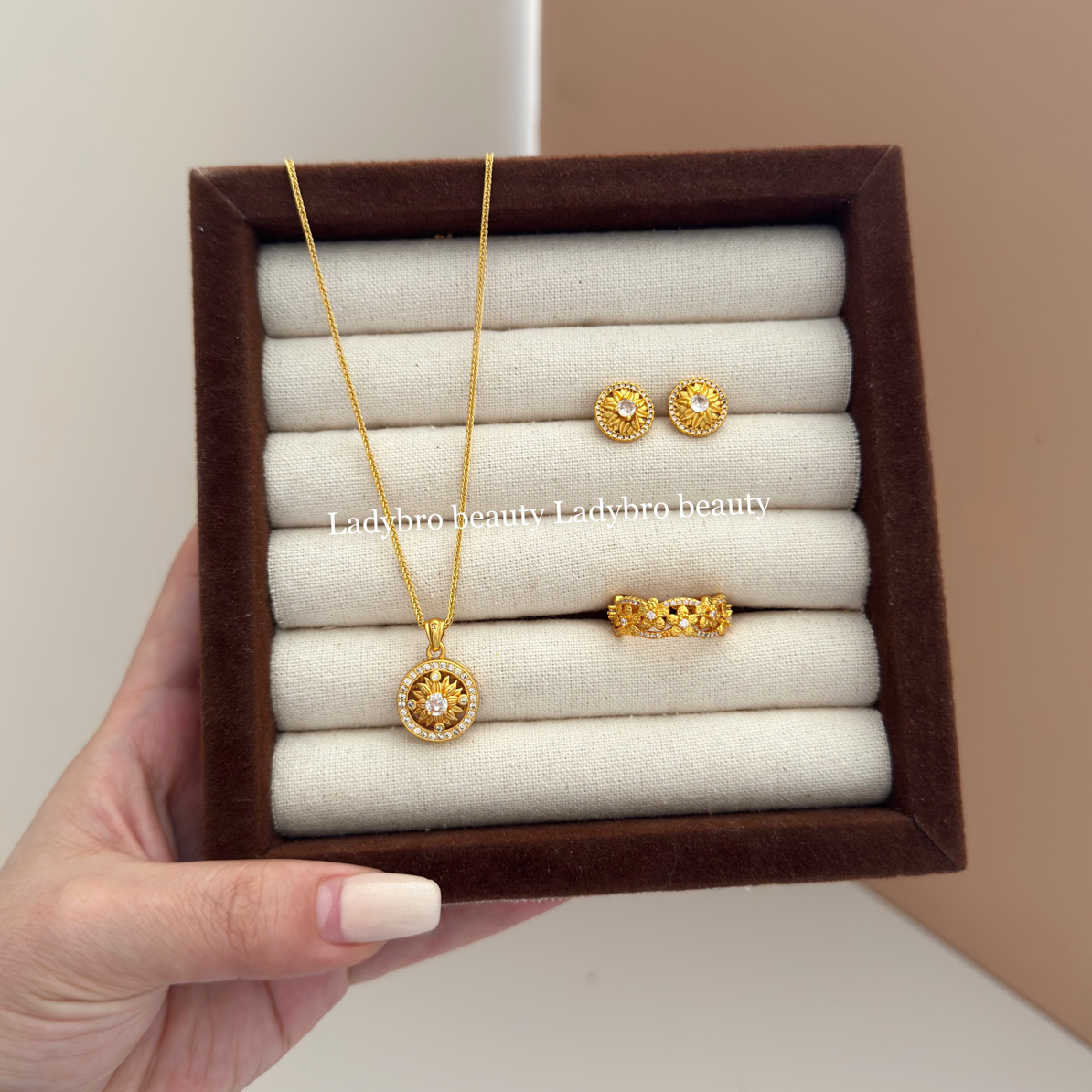 铜合金亚克力吊坠 古法满钻太阳图腾吊坠项链三件套金色太阳花