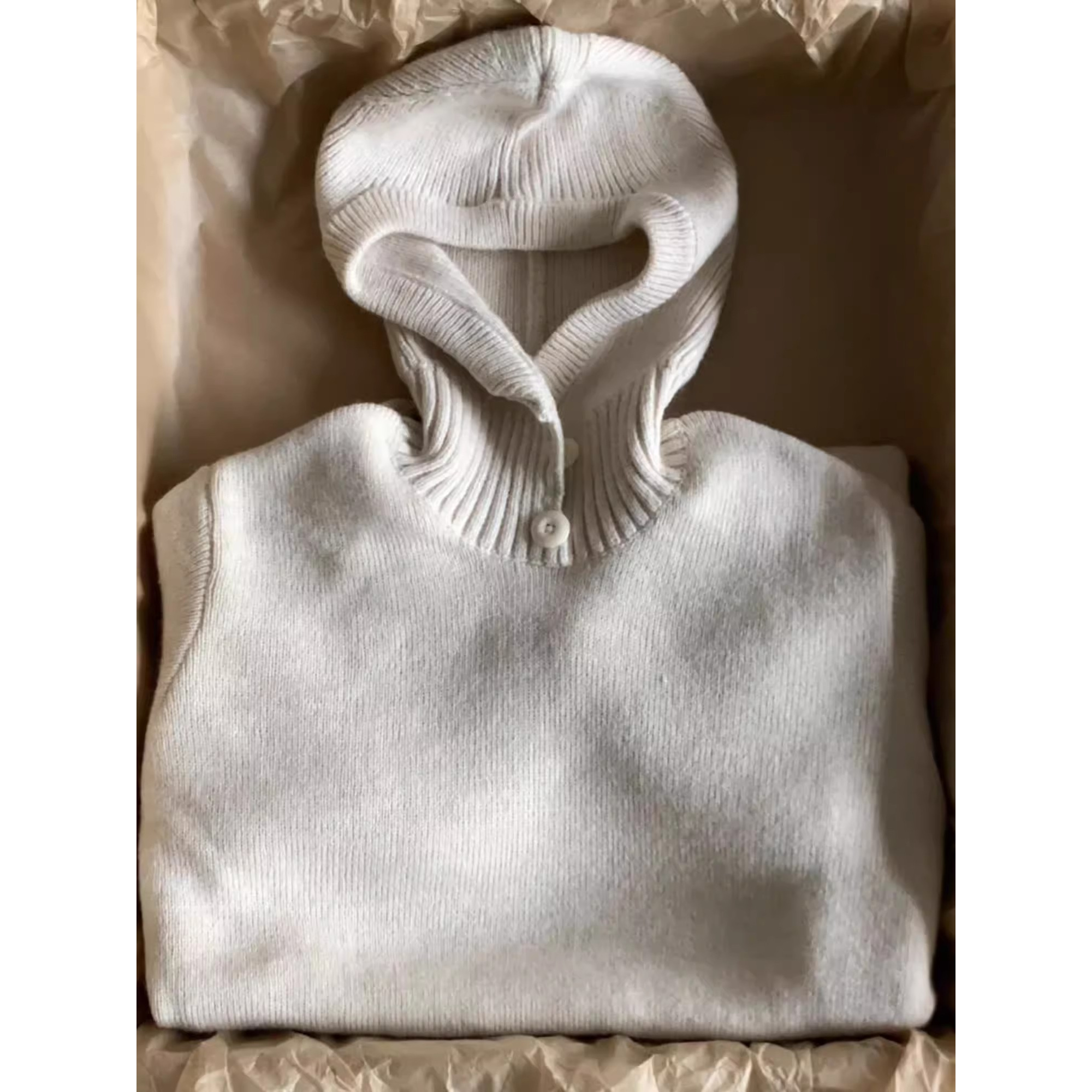 潮品！新品杏白色柔软连帽毛衣女针织衫秋冬季松弛感内搭保暖上衣