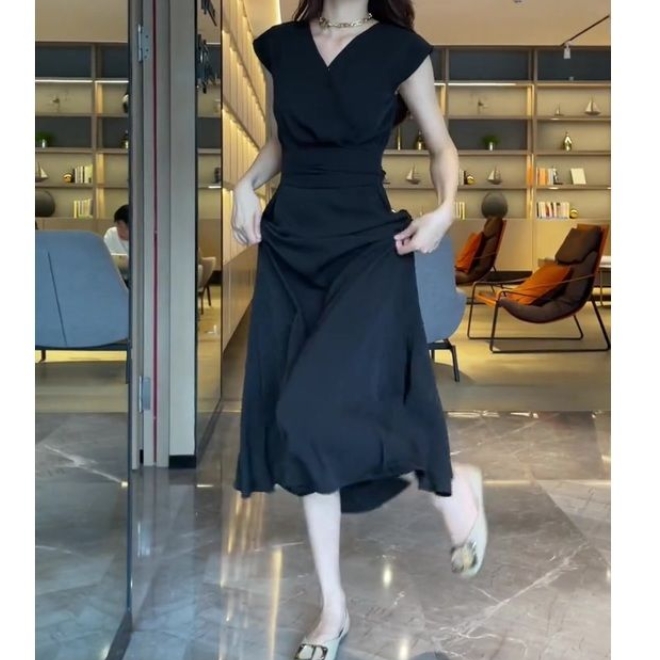 时尚洋装女夏季新款显瘦收腰气质减龄长裙潮