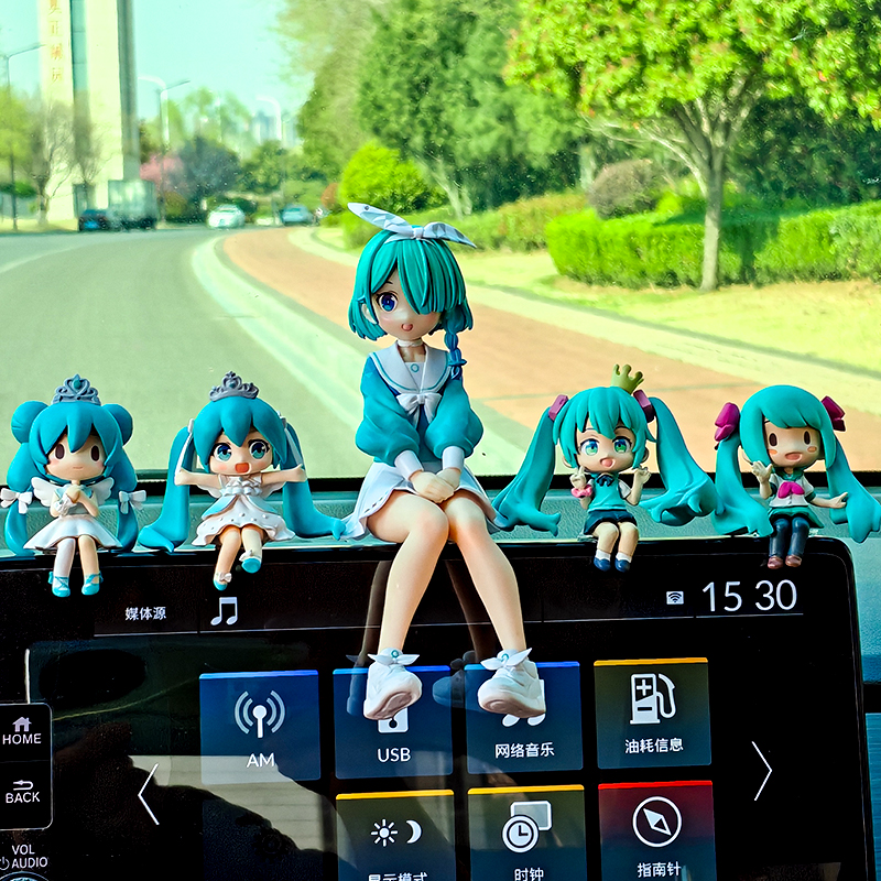 可爱超萌汽车导航屏幕小摆件车载立屏手办中控台显示屏高级感公仔