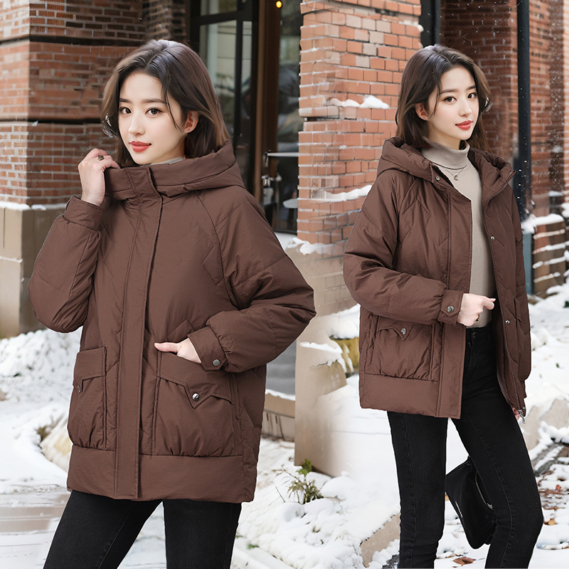 时尚百搭女士羽绒服保暖轻薄连帽短外套多色可选冬季