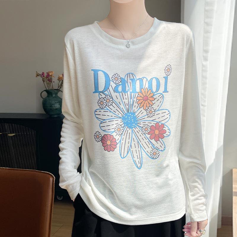 新款洋气常规款圆领长袖T恤春秋时尚针织宽松显瘦外穿内搭小衫女