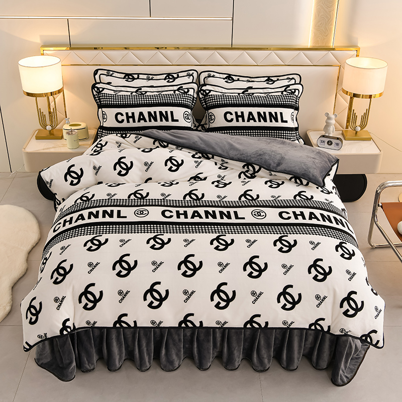 2025新款高克重牛奶绒四件套加厚保暖四件套防静电被套床上用品