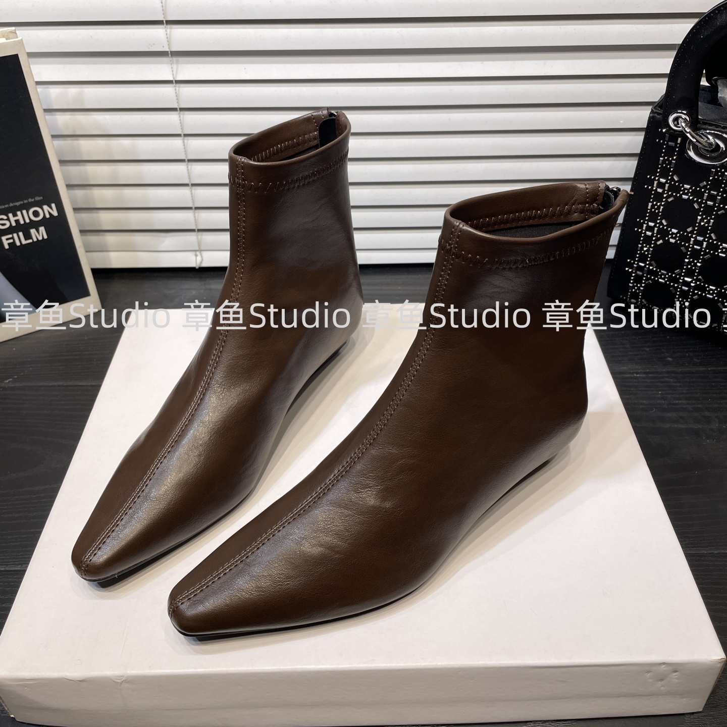 平底短靴女新款2025秋冬女靴方头靴子时装靴瘦瘦靴小众女鞋短筒靴