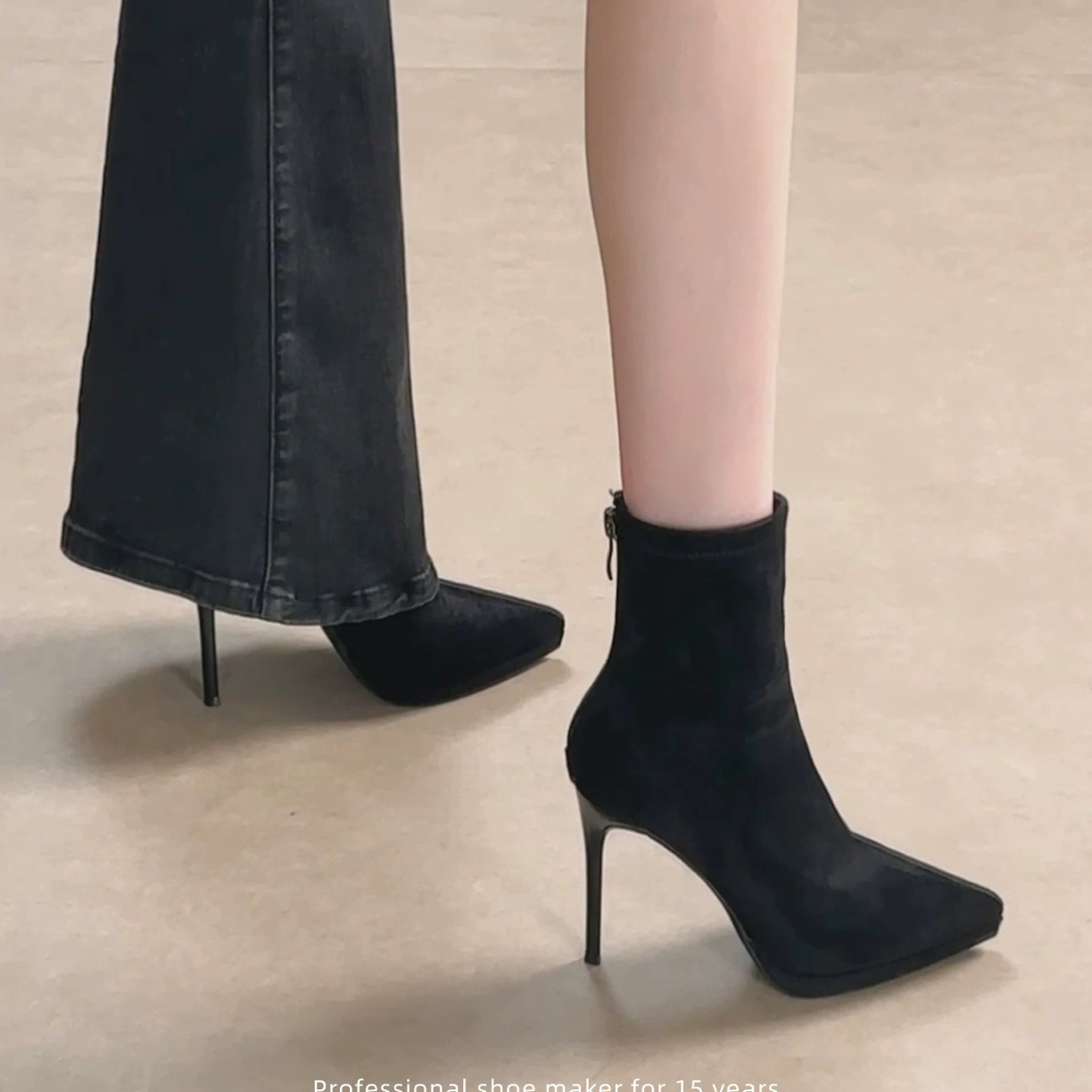 黑色弹力瘦瘦靴子女2026秋冬款新款法式尖头细跟防水台高跟鞋短靴