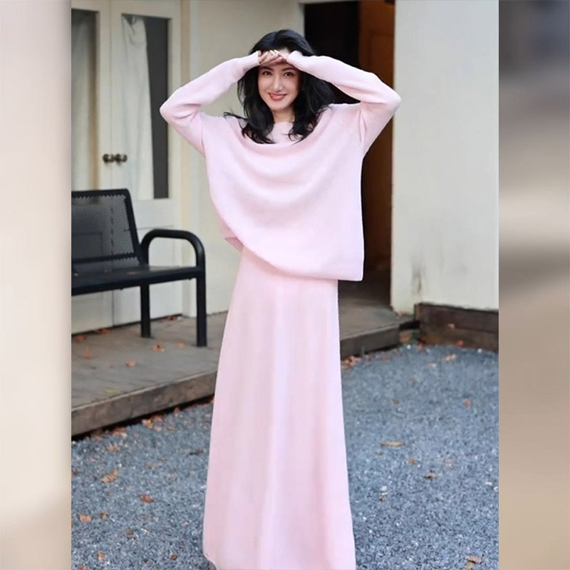 巨好看的早秋一整套松弛感穿搭女装粉色宽松针织衫A字半裙两件套