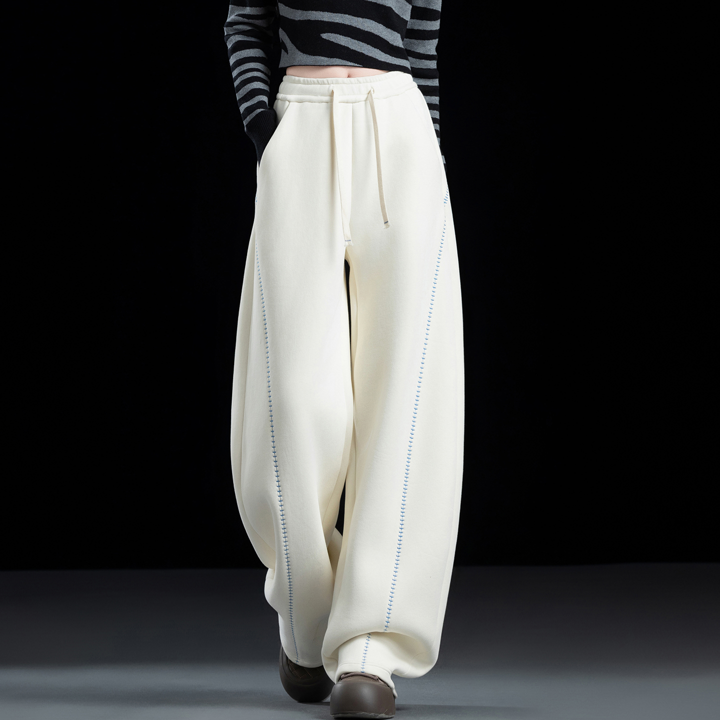 加绒裤子女款爆款2025新款冬加厚休闲阔腿裤白色糯米裤弯刀裤卫裤