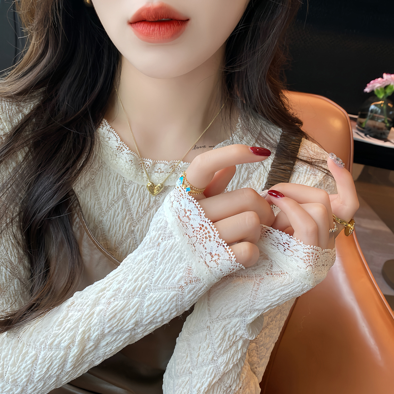 白色圆领蕾丝边打底衫女内搭2025早秋新款长袖针织漂亮小香风上衣