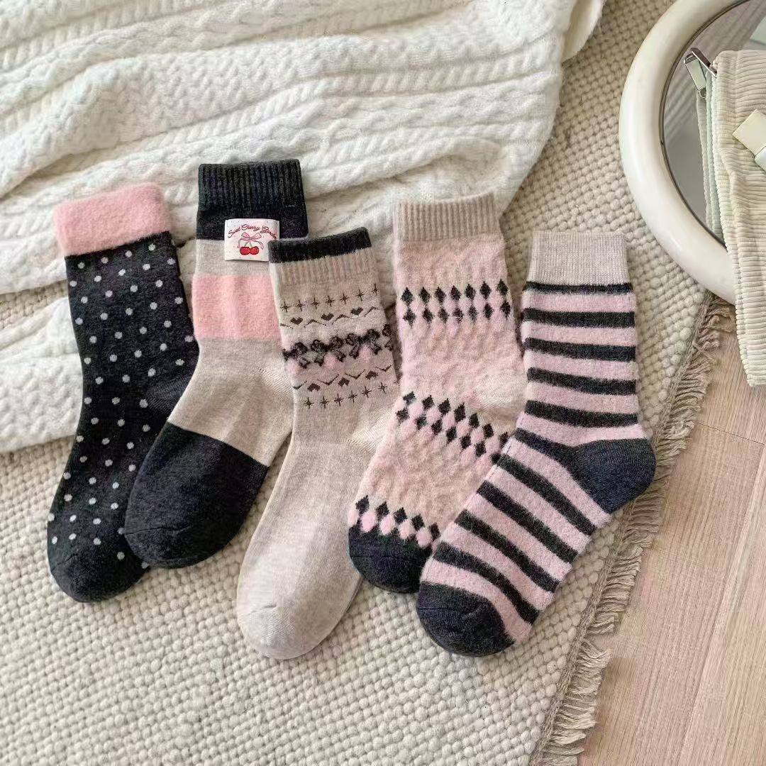 【正版】花田兔袜子女秋冬冬季新款潮流暖云绒保暖加厚女生冬季袜子