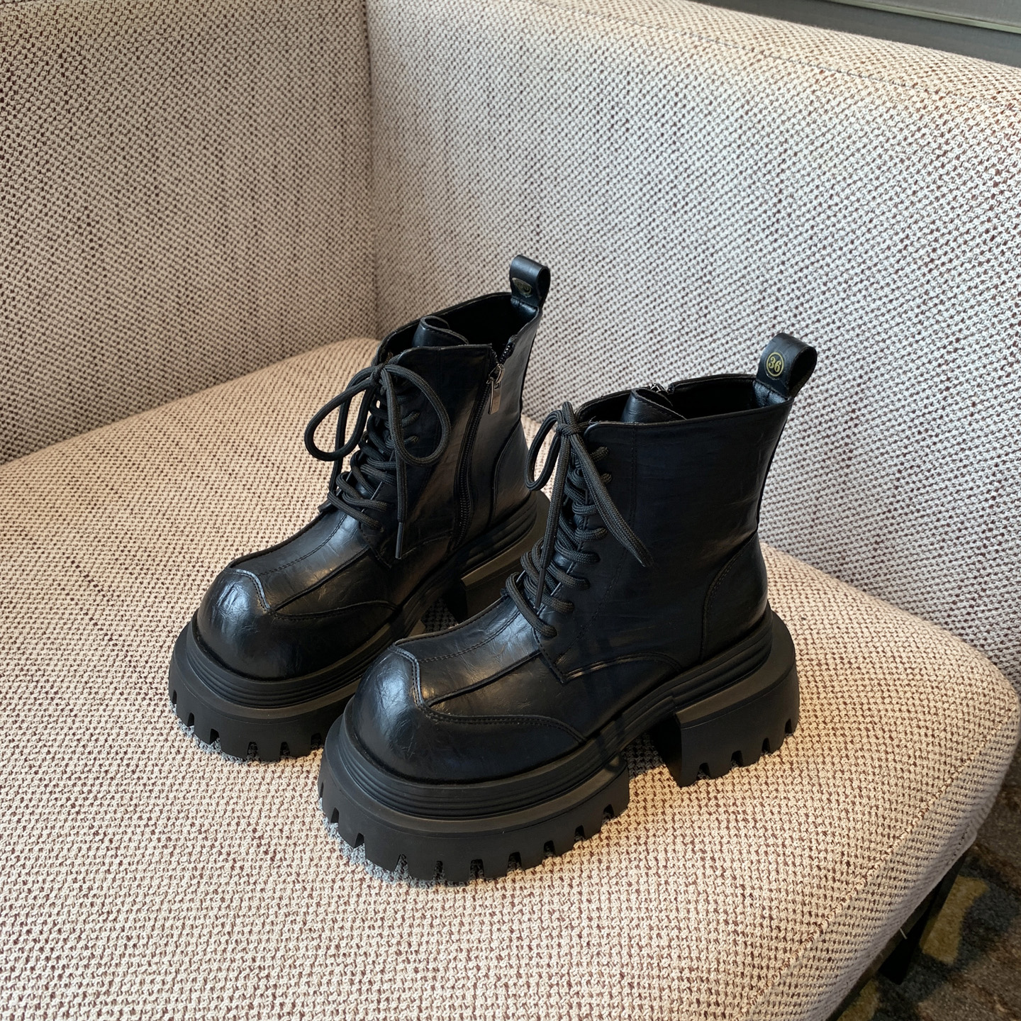 2025冬季新款加绒马丁靴女新款英伦风松糕厚底系带短靴子机车靴潮