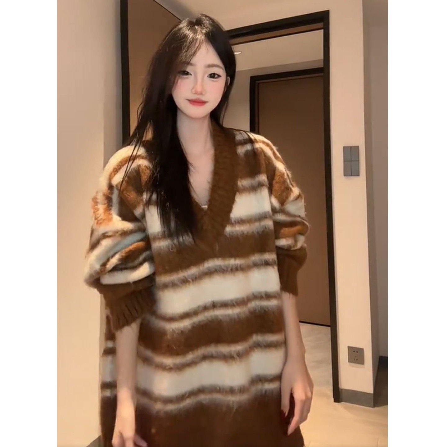 巨好看的撞色条纹软糯v领套头毛衣女秋冬慵懒风高级感宽松针织衫