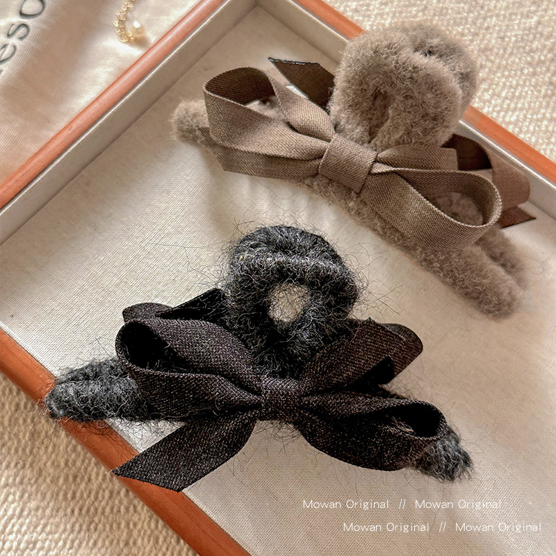 秋冬毛绒蝴蝶结交叉抓夹女高级感2026新款发夹后脑勺鲨鱼夹子发卡