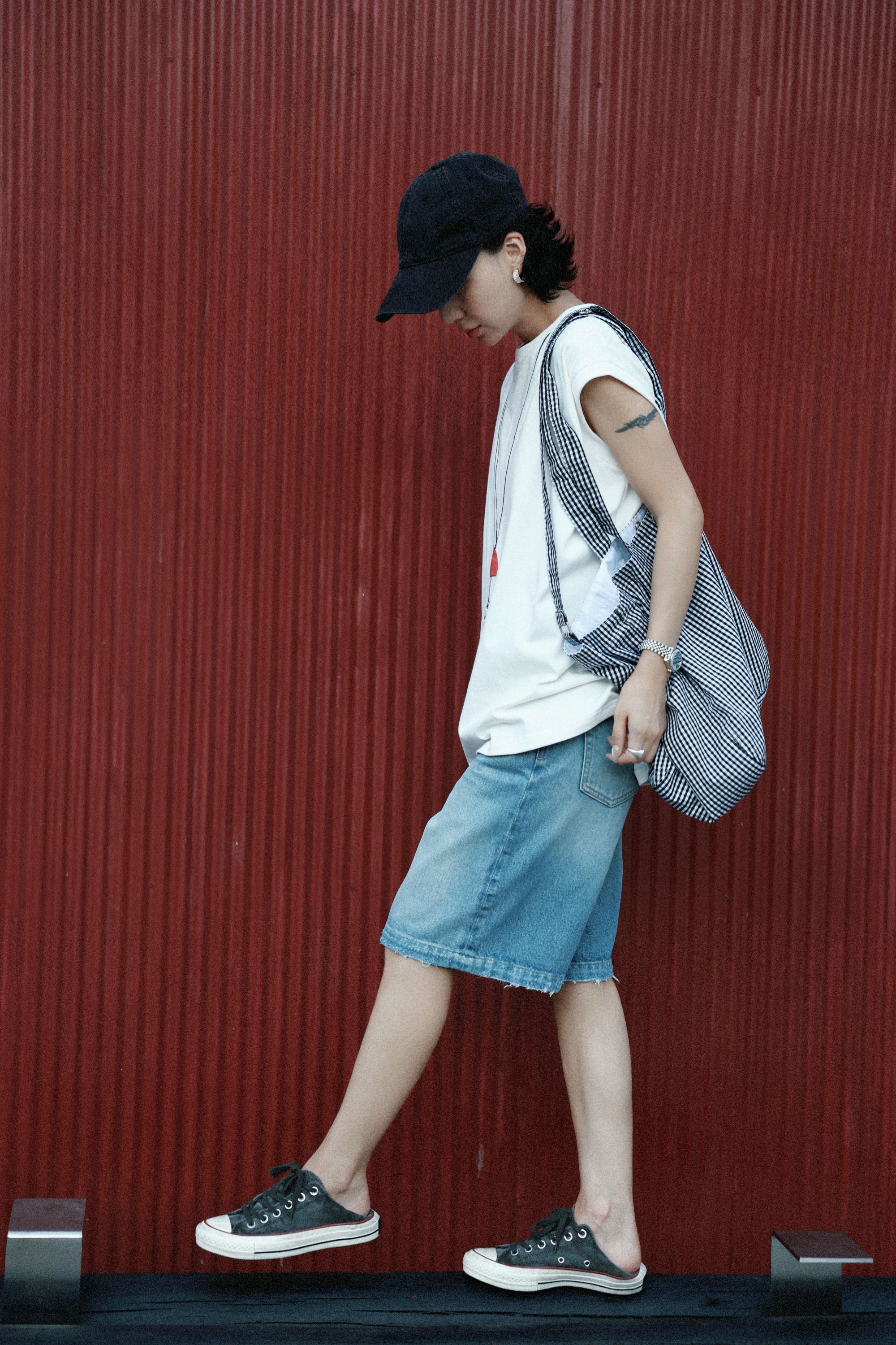 TT设计师【腔调】夏季小众调性时尚破洞百搭休闲牛仔中裤TT190547