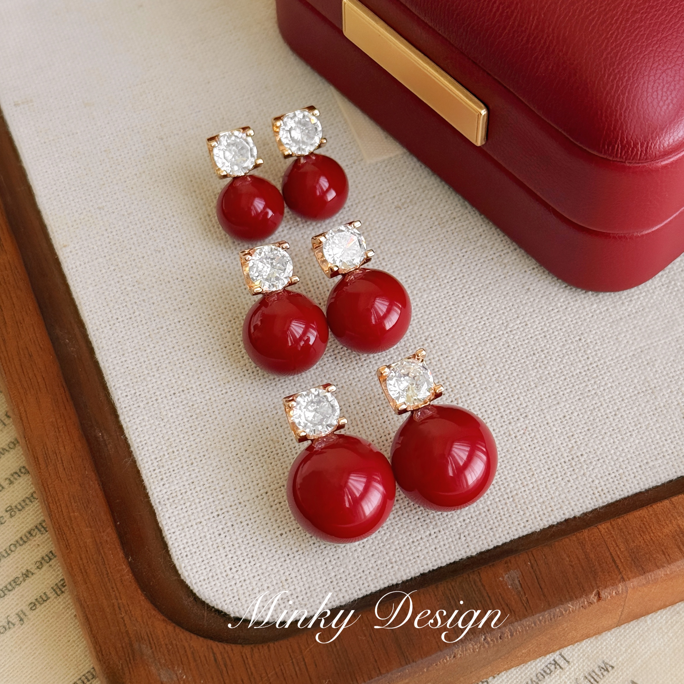 铜合金仿珍珠耳饰 「丹砂映耳」红色轻奢耳钉高级感耳环蚊香盘耳夹