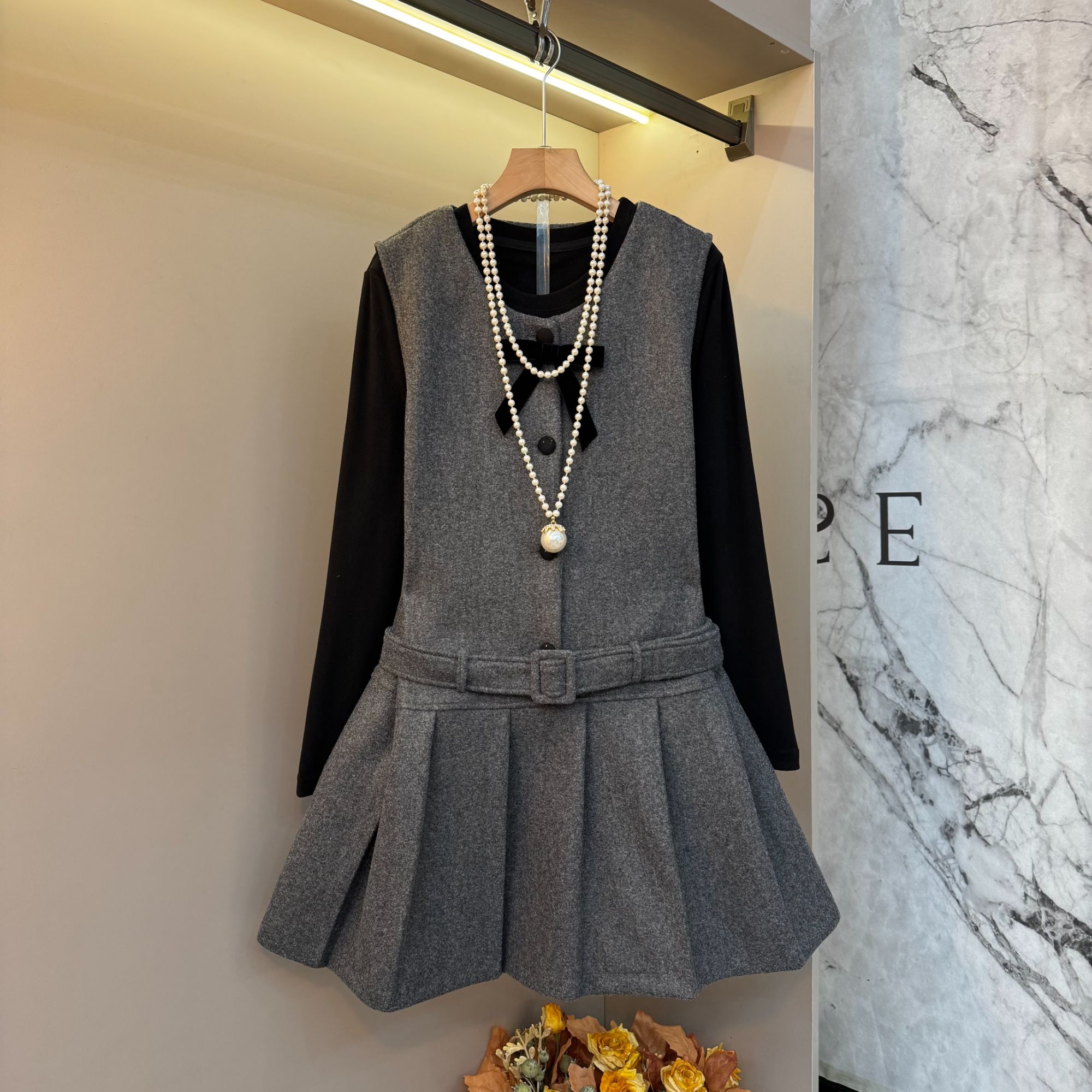 大码气质百搭轻奢小香风2025洋气胖mm内搭+蝴蝶结马甲裙套装8719