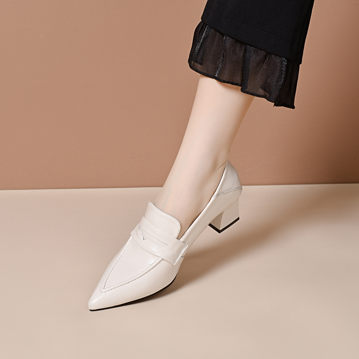 春季新款复古棕色真皮尖头法式乐福鞋网红爆款商务女士休闲鞋单鞋