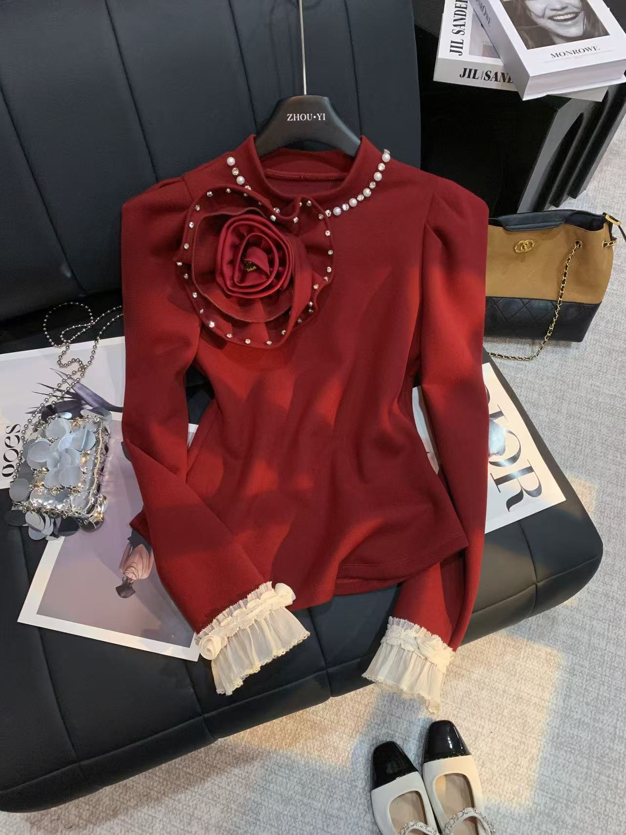 ZHOUYI/周一 2025冬季法式复古立体花朵珍珠上衣蕾丝袖口针织衫女