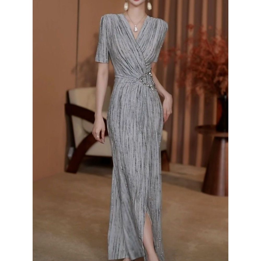 高级时尚气质轻奢短袖V领连衣裙女2025夏季新款收腰显瘦包臀裙