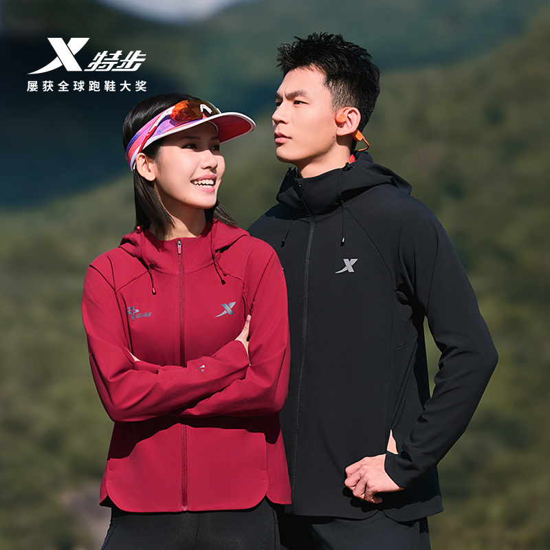 国人竞速秋冬版丨特步跑步风衣防泼水防风连帽外套锁温保暖软壳