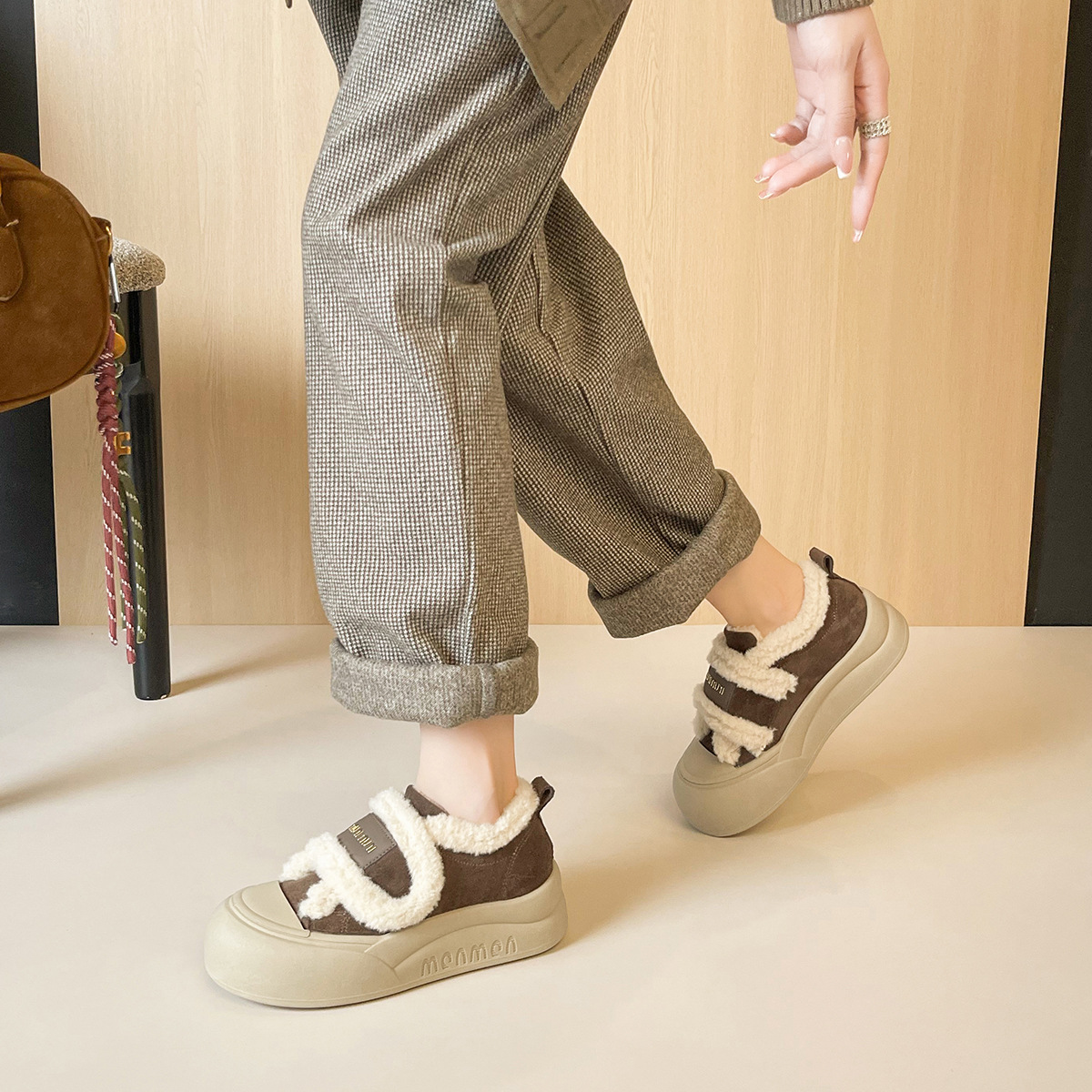 2025新款魔术贴棉鞋女冬季加绒保暖时尚雪地靴休闲鞋子女款秋冬