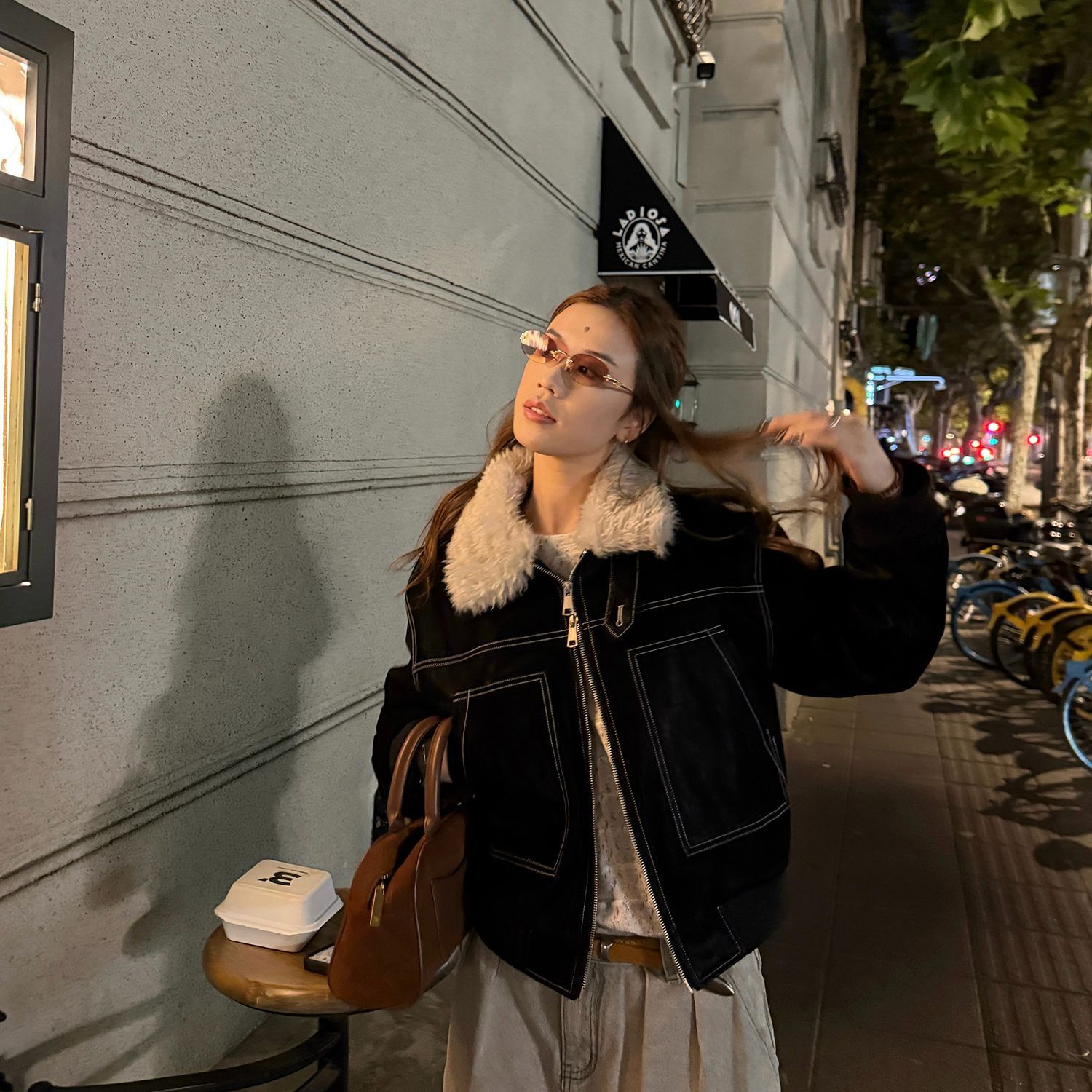 2025年新款羊羔毛领短款小个子加厚设计外套洋气冬季