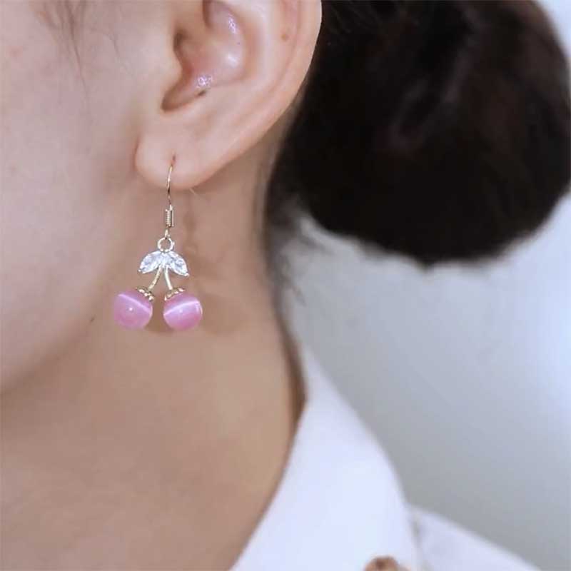 精致甜美粉色猫眼石樱桃耳坠耳环独特设计感春夏耳饰2024年新款潮