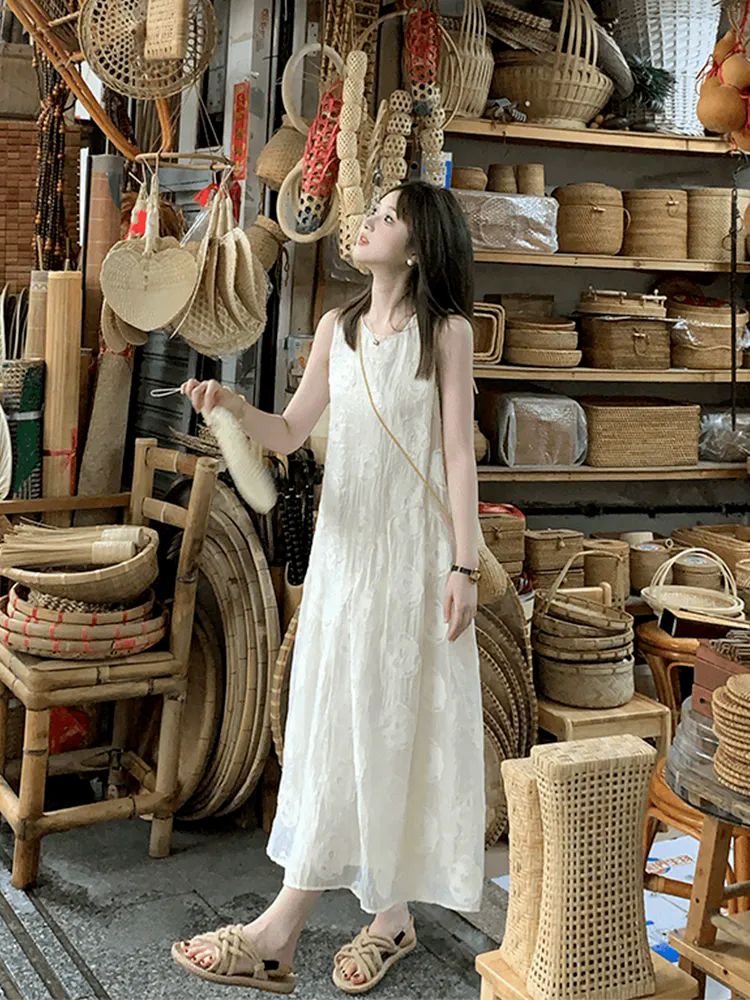 月色降临2025新款法式纯色无袖背心连衣裙女夏季小众设计感连衣裙