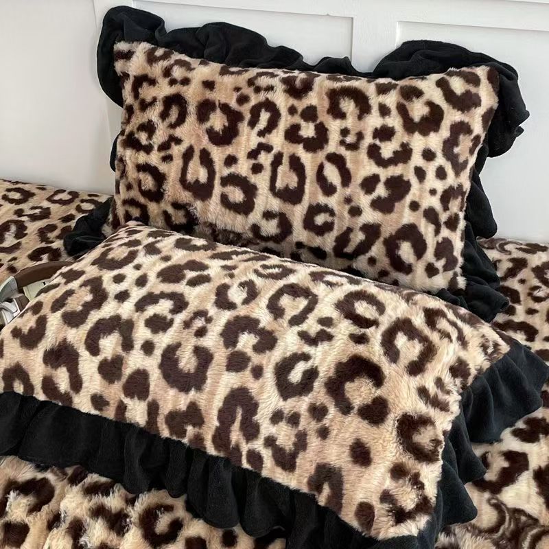 单人加厚兔兔绒枕套加厚一对装花边枕头套保暖牛奶绒枕芯套枕皮