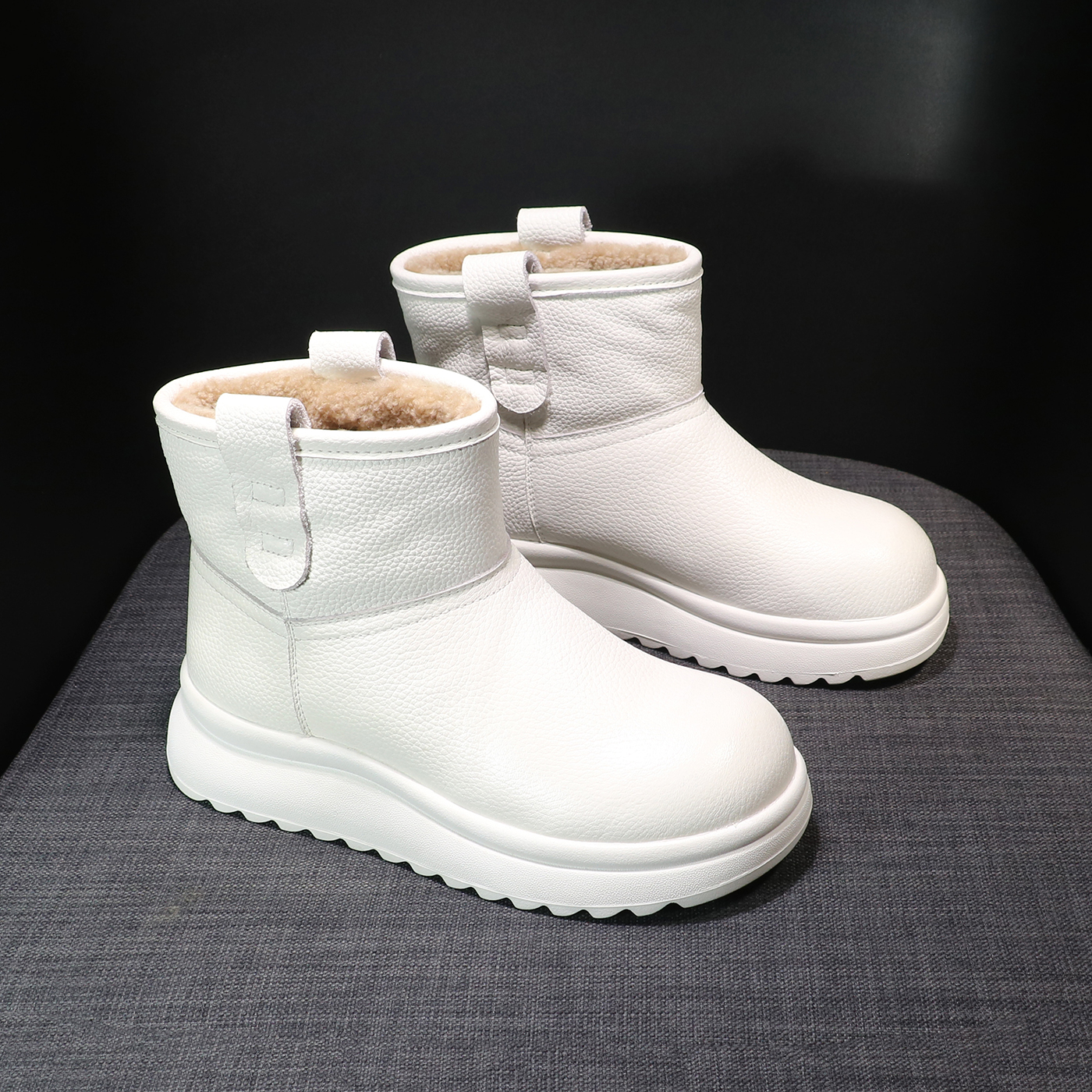 头层牛皮雪地靴女冬季保暧防水棉靴皮毛一体短靴厚底百搭白色靴子