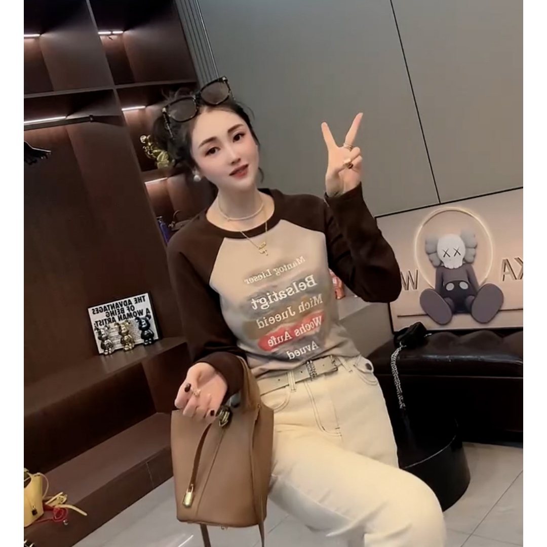 烫印长袖拼色耐磨字母圆领插肩袖心形抗皱T恤百搭休闲修身显瘦T恤