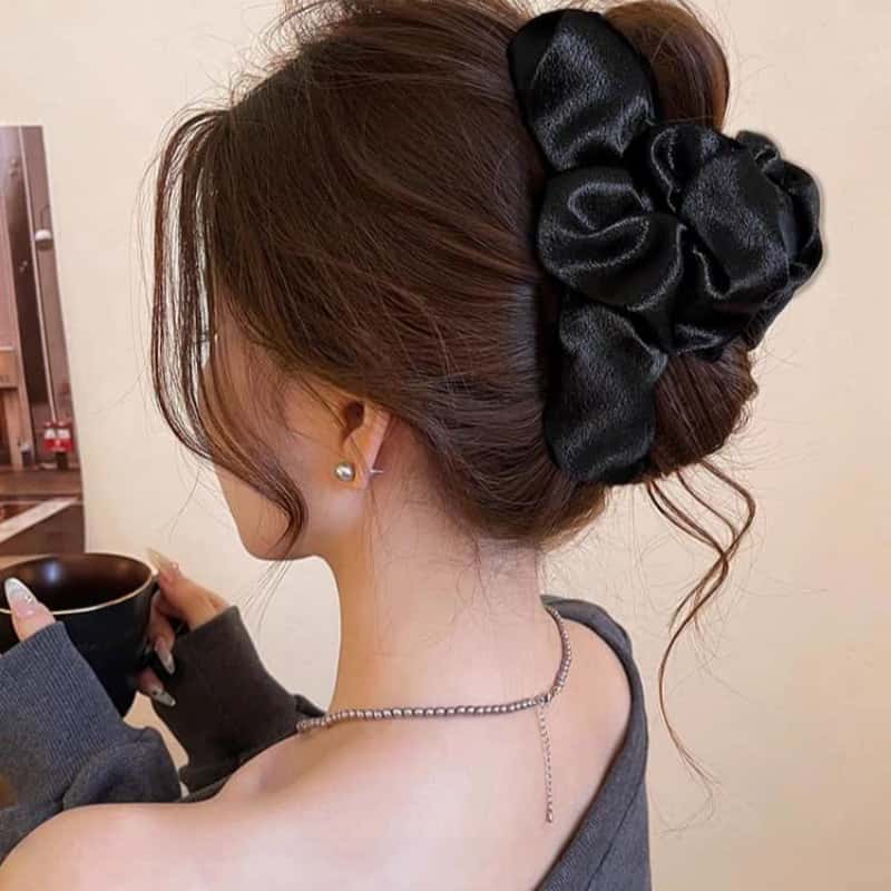 高级感褶皱缎面抓夹大号女2025新款云朵发夹后脑勺鲨鱼夹头饰夹子