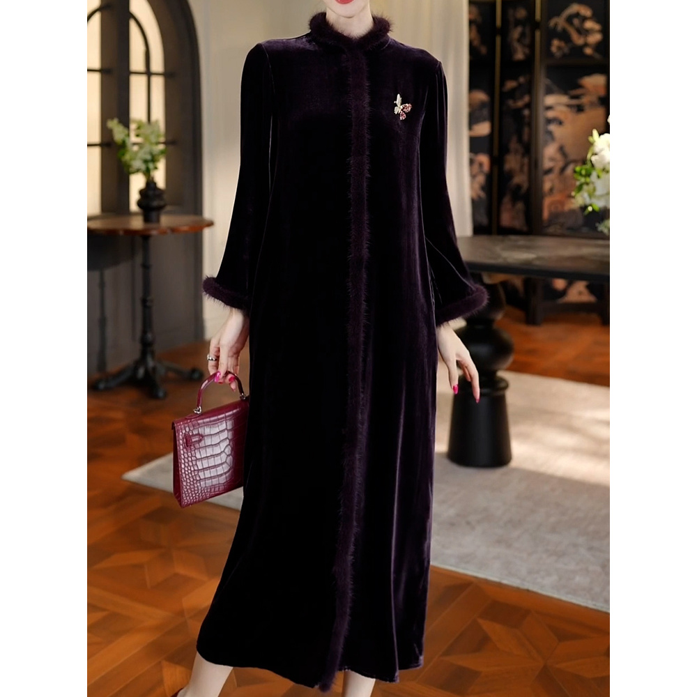 轻奢小香风丝绒立领连衣裙2025冬季新款气质优雅显瘦遮肚子直筒裙