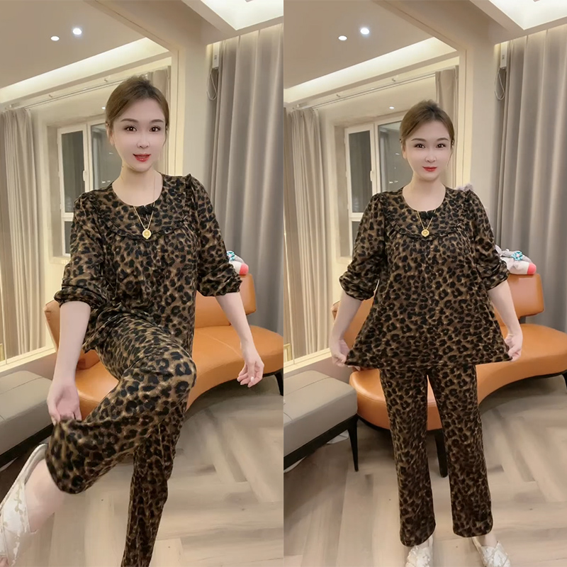秋冬德绒保暖睡衣女休闲宽松时尚豹纹显瘦大码长袖睡衣家居服套装