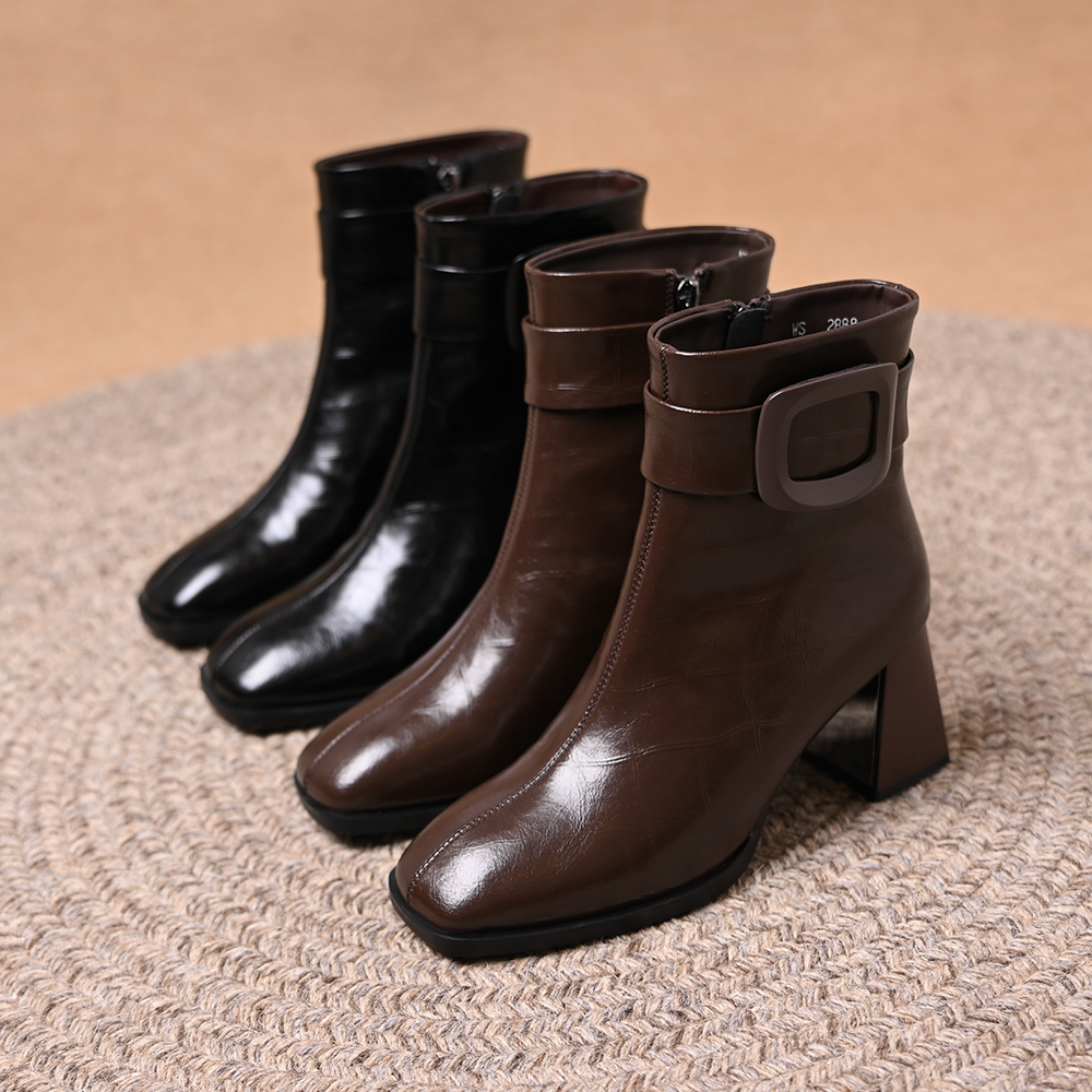 法式复古方头粗跟短靴女2025秋冬新款百搭气质皮带扣侧拉链时装靴