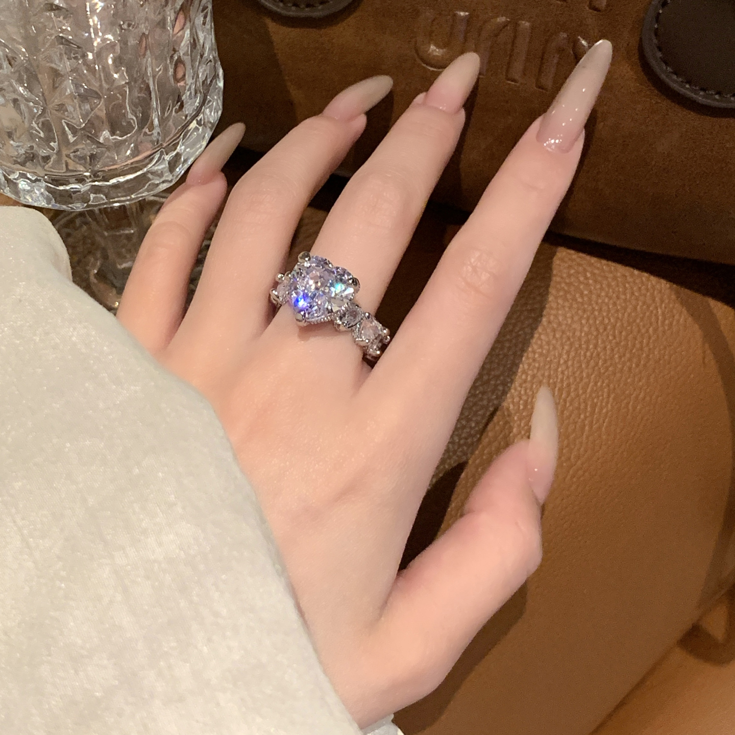 铜合金合成锆石戒指 轻奢超闪爱心满钻戒指精致百搭高级感食指戒