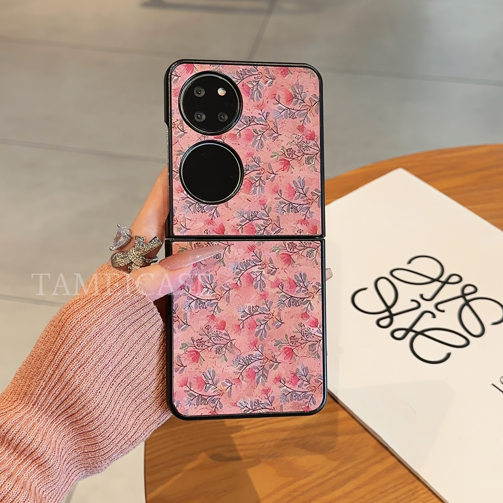 适用【华为P50POCKET】新品碎花支架小羊皮折叠高质感防摔手机壳女