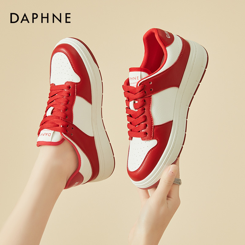 达芙妮本命年红色运动鞋女鞋2025秋季新款女士休闲鞋婚鞋平底板鞋