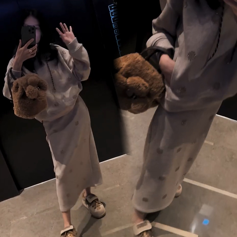 2025秋冬新款时尚显瘦气质网红高档套装女高级百搭宽松大码两件套