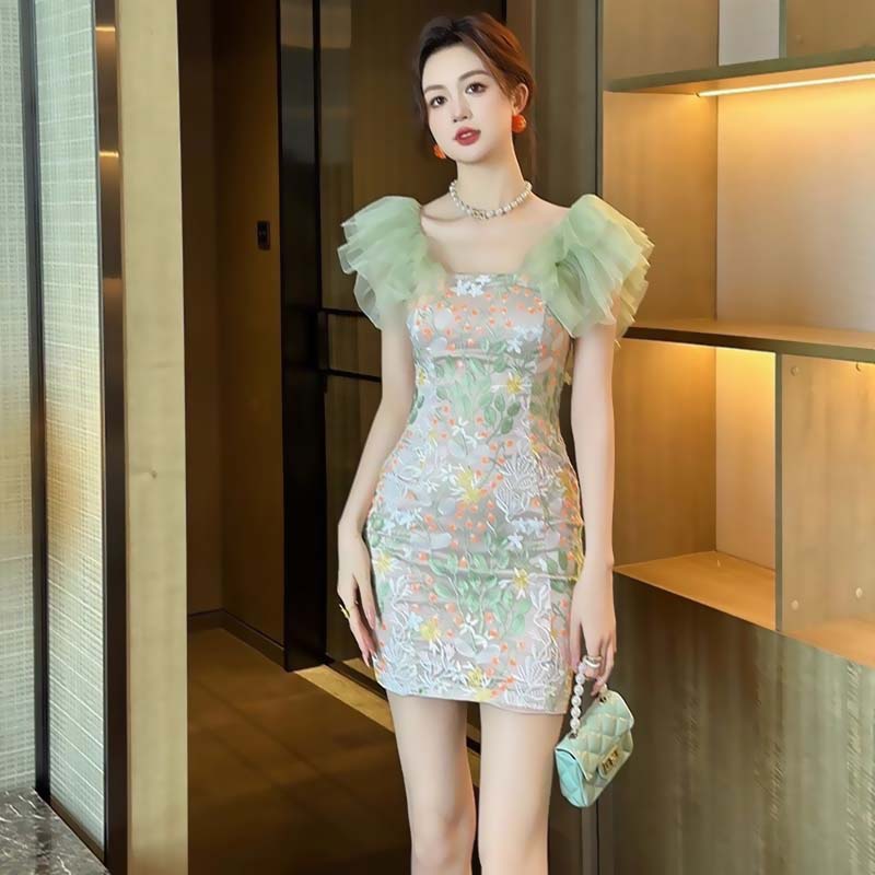 收腰修身裙复古黄色碎花度假连衣裙名媛显瘦碎花印花