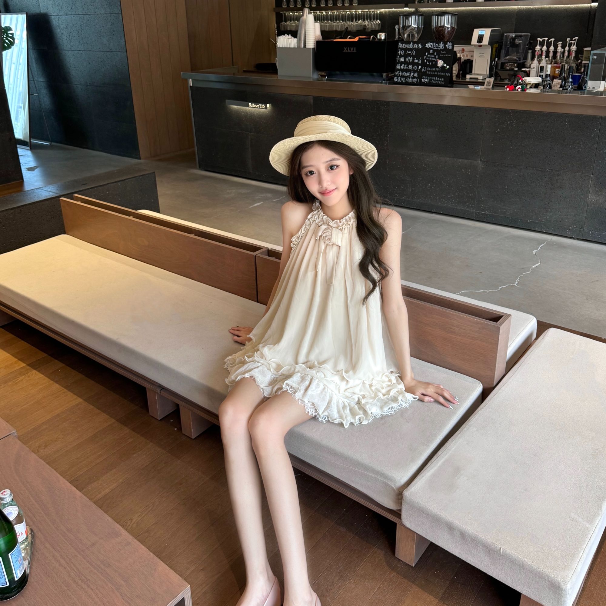 无袖挂脖连衣裙女2025夏季韩系松弛感a字裙花苞裙裙子