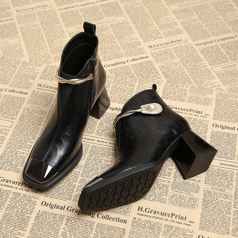 粗跟方头黑色小短靴女2025秋冬季新款高跟短筒显瘦法式气质马丁靴