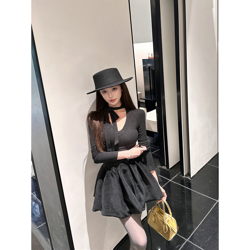 复古性感黑色V领A字针织裙女秋冬季设计感拼接花苞系带长袖连衣裙