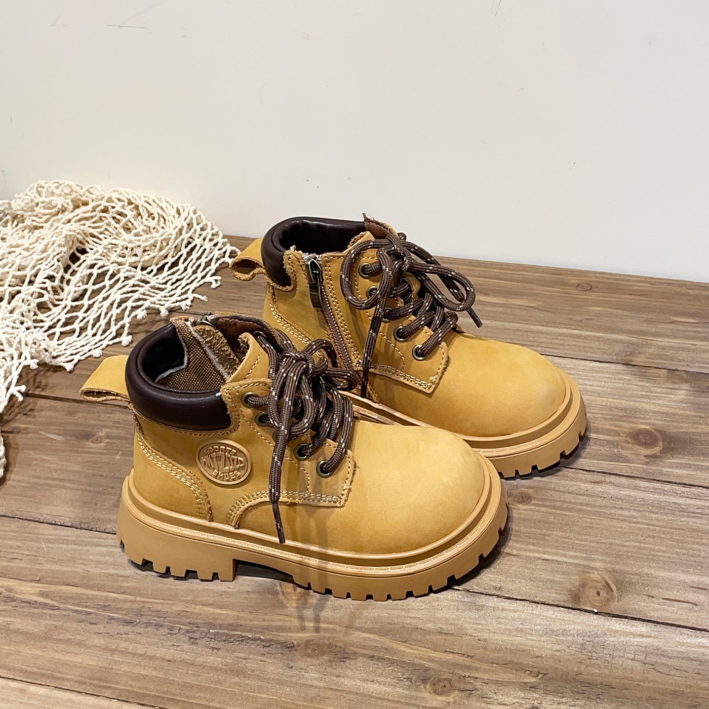 左左家新款男女童头层磨砂牛皮英伦风马丁靴大黄靴儿童百搭短靴秋