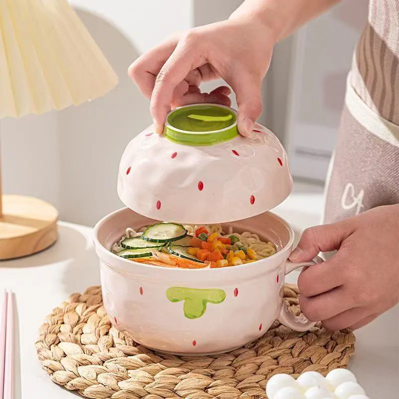 草莓泡面碗少女陶瓷带盖家用学生宿舍手把方便面碗卡通可爱