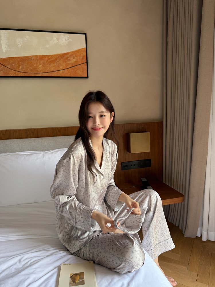 睡衣女春秋奢华感豹纹长袖长裤家居服套装睡衣薄款