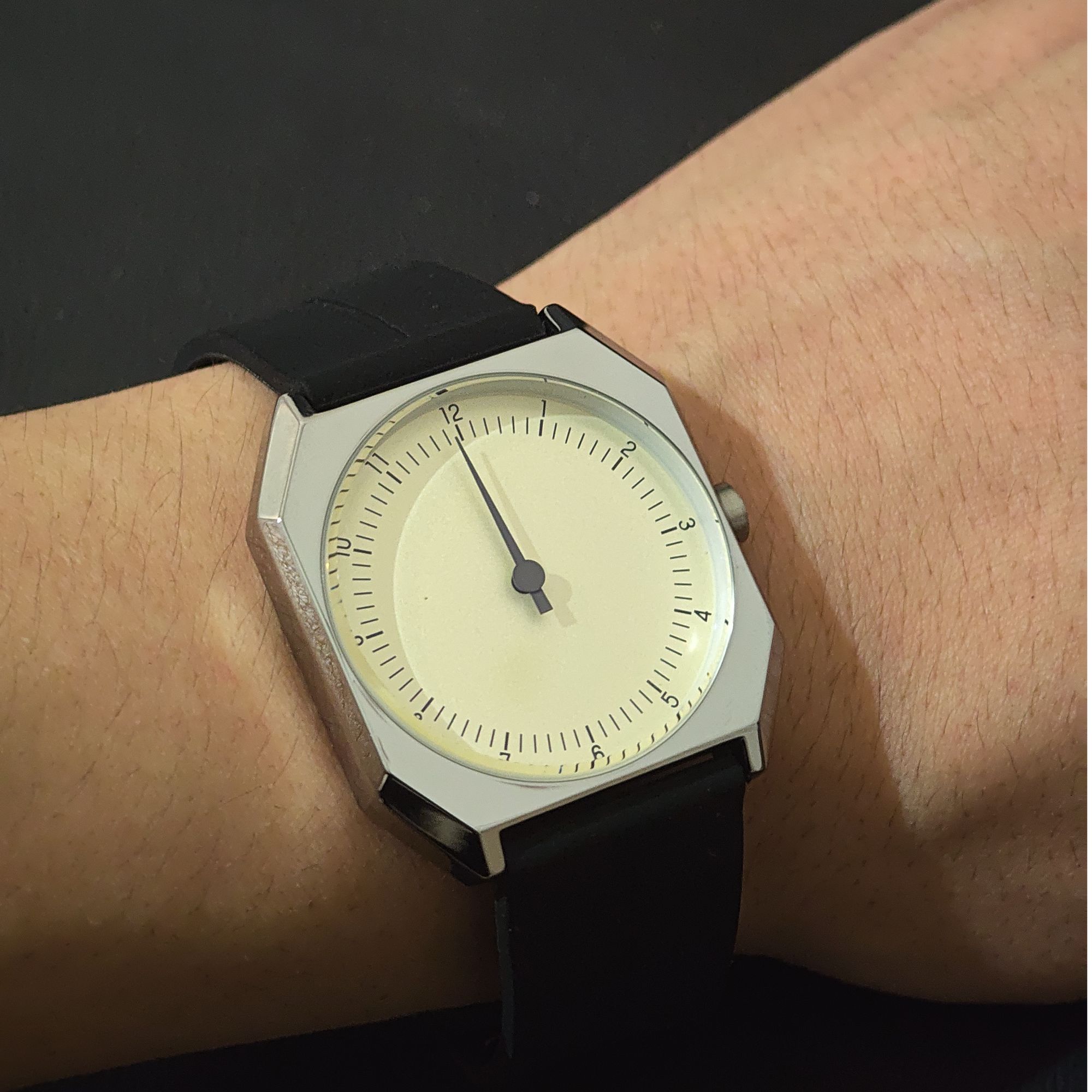 SKU男士小众轻奢复古时尚简约商务合金12小时版手表男款石英表