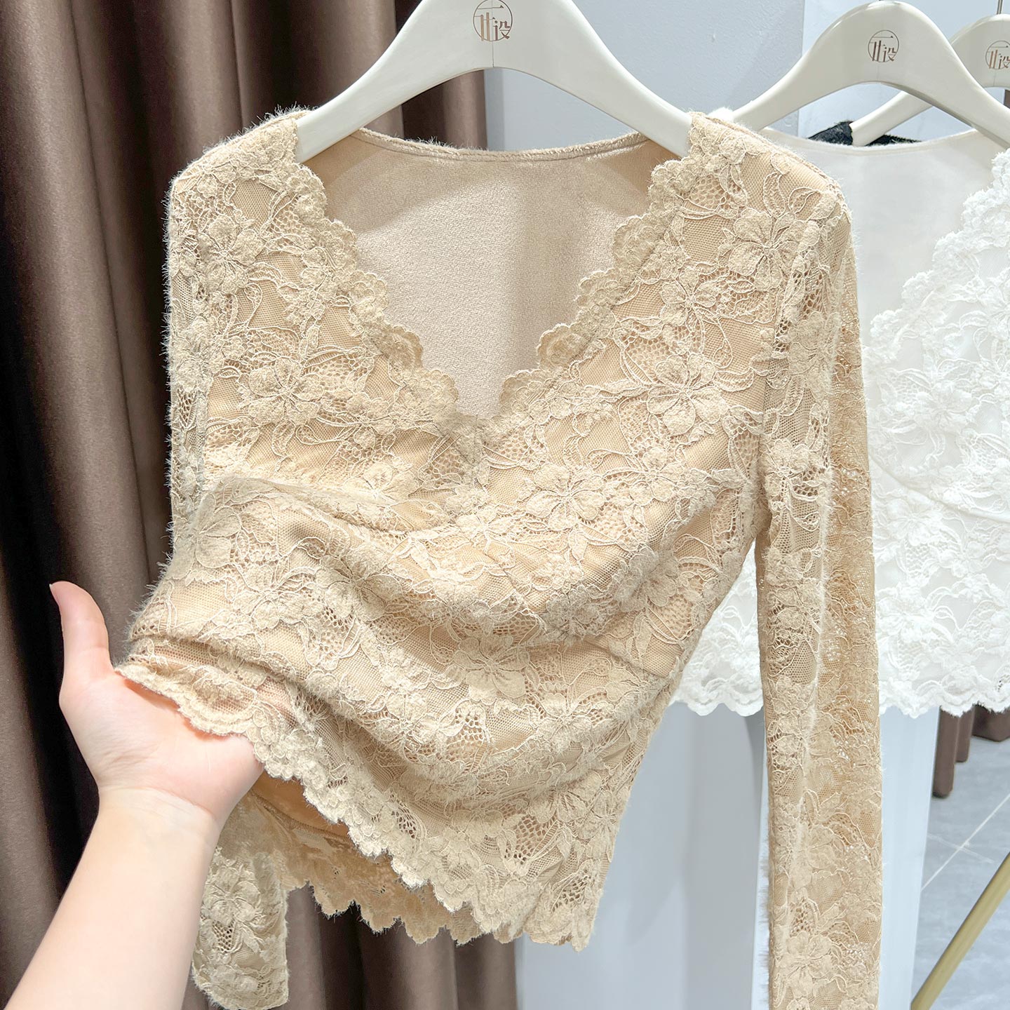 花边V领短款磨毛蕾丝打底衫秋冬新款性感长袖加绒网纱上衣内搭女