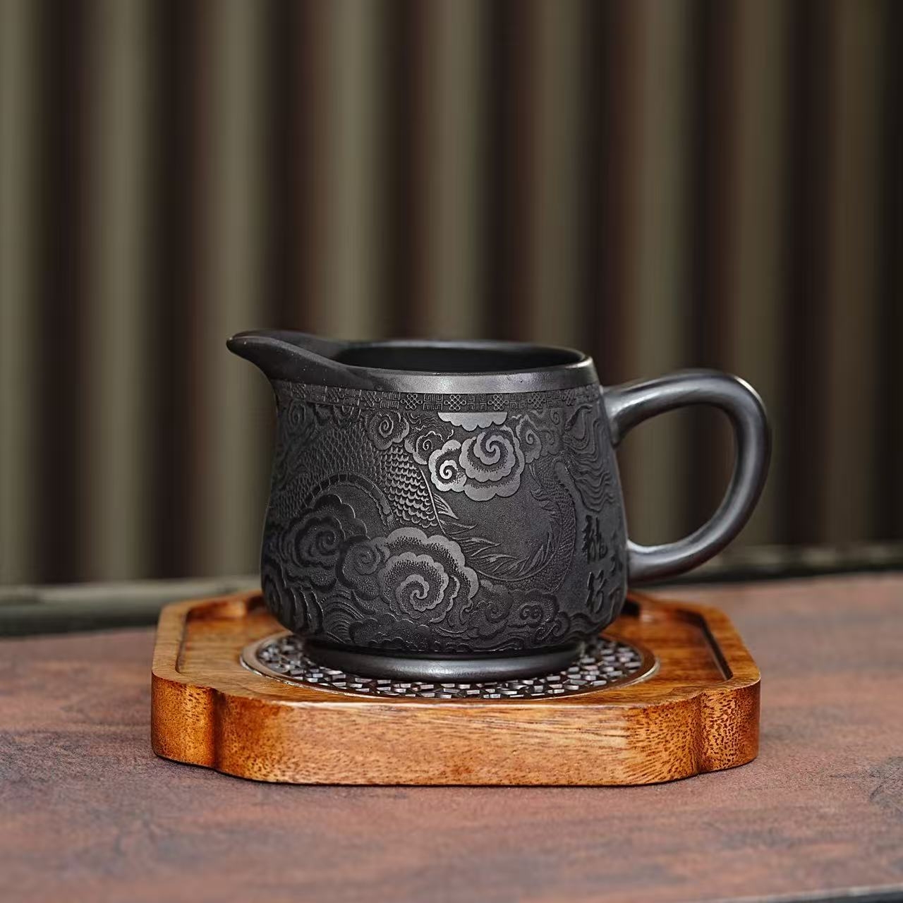 宜兴原矿紫砂石黄全手工刻绘龙腾公道杯高端分茶器