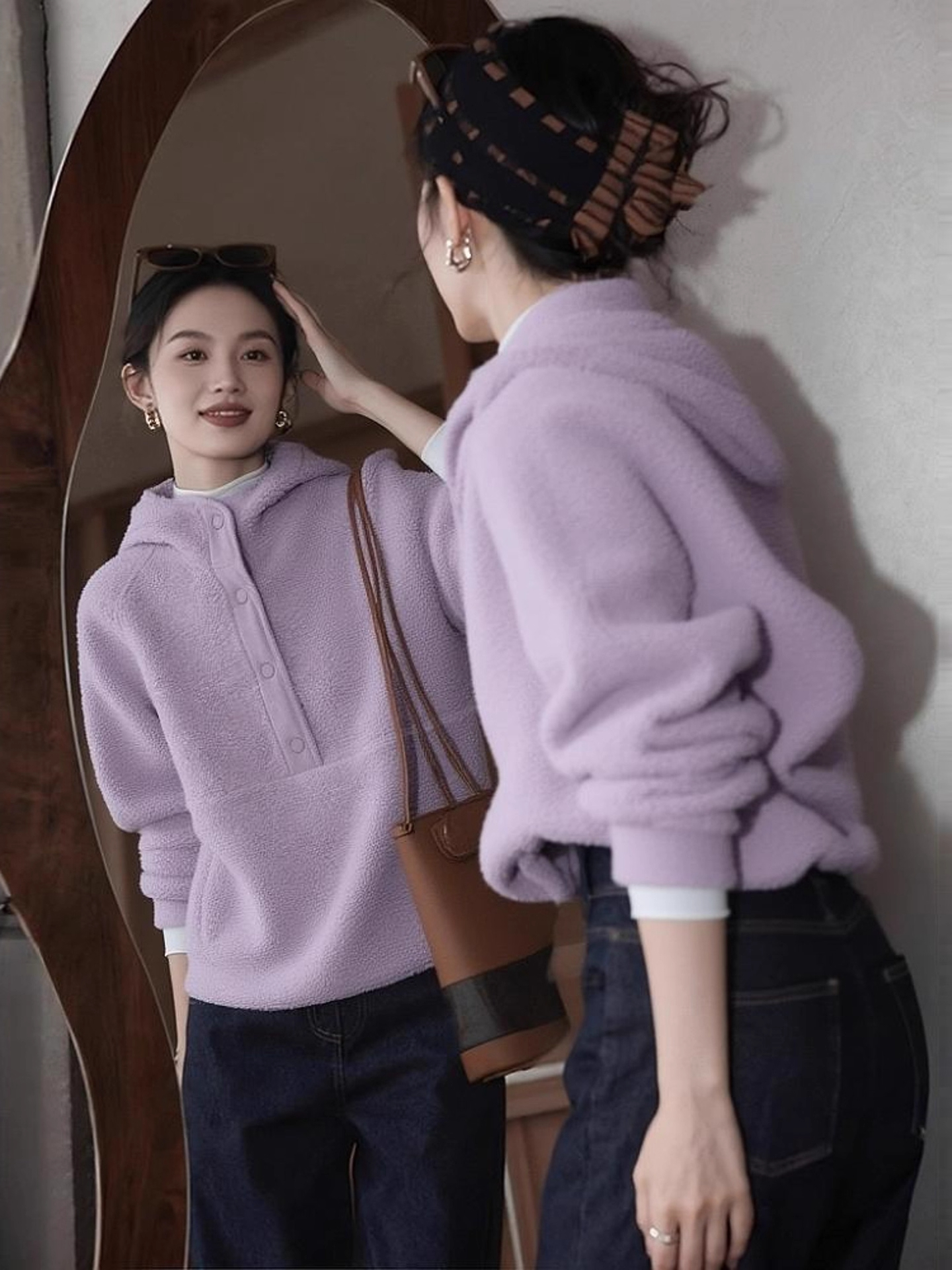 2025冬季慵懒风多巴胺松弛感百搭不撞款独特别致紫色摇粒绒卫衣女